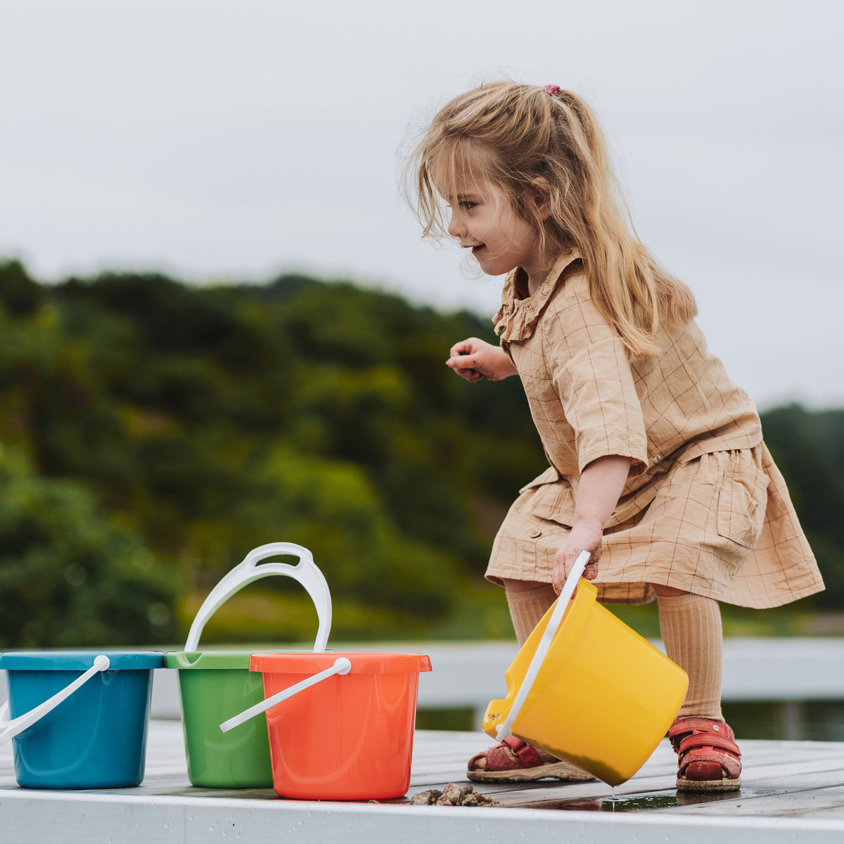 Dantoy - Classic - Bucket with Lip - 2.5L size. Assorted Colours. - view 3